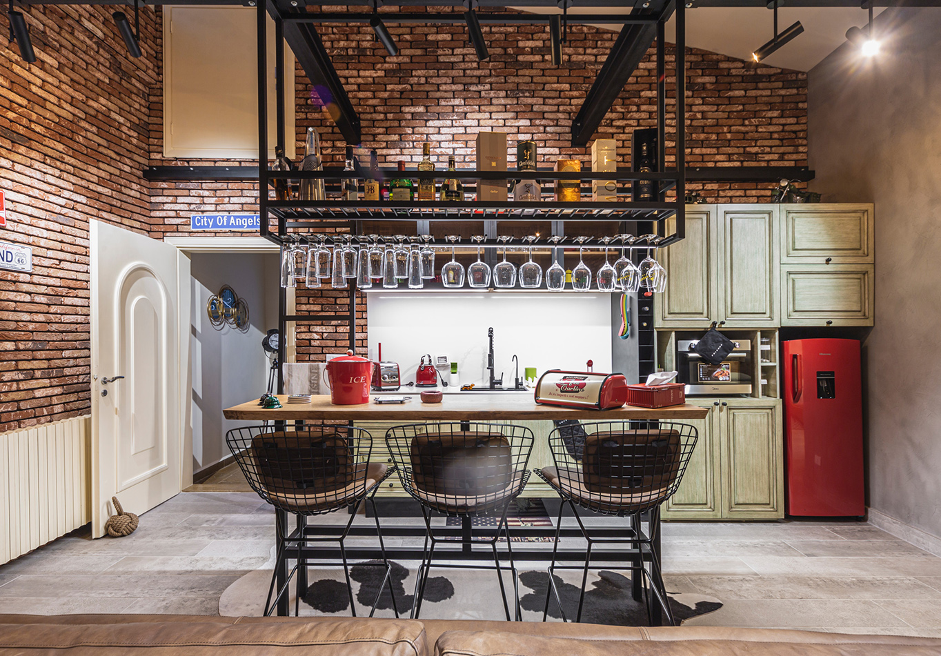 Modern Home Bars: Stylish Ideas to Create a Sophisticated Living Room Space